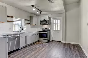 619 E Sears St, Denison, TX 75021 - Photo 5