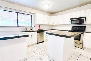 3905 Windflower Ln, Fort Worth, TX 76137 - Photo 9