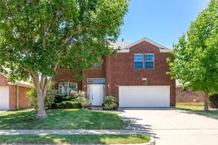 513 Pineview Ln, Fort Worth, TX 76140 - Photo 1
