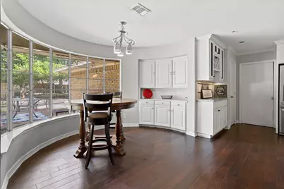 729 Surrey Circle, Grand Prairie, TX 75050 - Photo 5