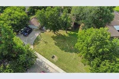 729 Surrey Circle, Grand Prairie, TX 75050 - Photo 15