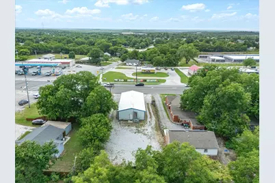 413 E Wise Street, Bowie, TX 76230 - Photo 9
