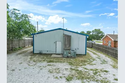 413 E Wise Street, Bowie, TX 76230 - Photo 15