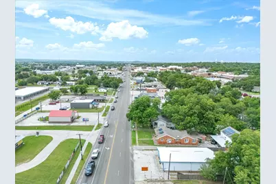 413 E Wise Street, Bowie, TX 76230 - Photo 3