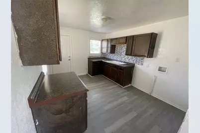 2011 Gilbert Avenue, Wichita Falls, TX 76301 - Photo 3