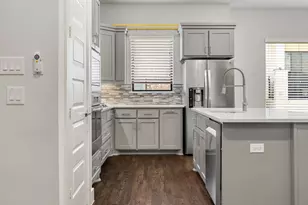 8222 Milroy Ln, Dallas, TX 75231 - Photo 9