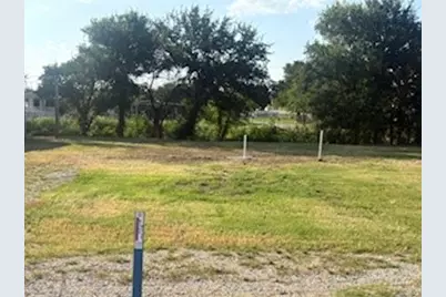 207 NE Front Street, Millsap, TX 76066 - Photo 3