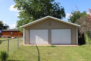1223 Meadowbrook St, Ranger, TX 76470 - Photo 3