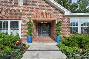 901 S Montreal Ave, Dallas, TX 75208 - Photo 1