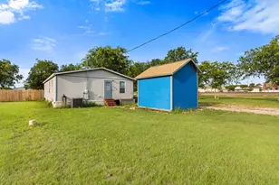 198 E 4th St, Crawford, TX 76638 - Photo 23