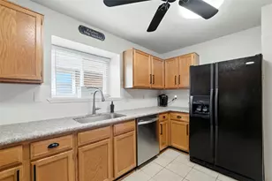 1613 Autumn Breeze Ln, Lewisville, TX 75077 - Photo 13