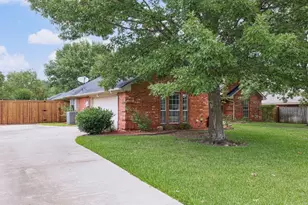 1102 Churchill Ln, Greenville, TX 75402 - Photo 5