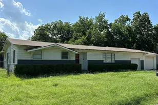 304 S Buffalo St, Chico, TX 76431 - Photo 15