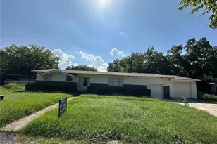 304 S Buffalo St, Chico, TX 76431 - Photo 3