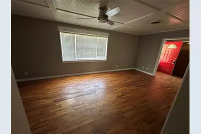 304 S Buffalo Street, Chico, TX 76431 - Photo 5