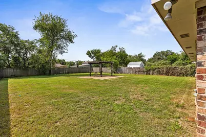 1005 Hooks Street, Lacy Lakeview, TX 76705 - Photo 9