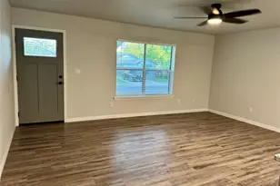 423 E 5th St, Bonham, TX 75418 - Photo 5