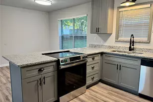 423 E 5th St, Bonham, TX 75418 - Photo 9