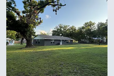 423 E 5th Street, Bonham, TX 75418 - Photo 21