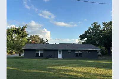 423 E 5th Street, Bonham, TX 75418 - Photo 23