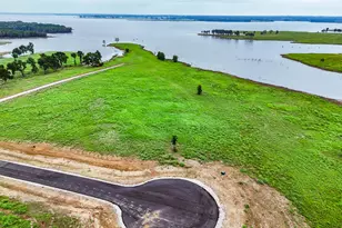 204 Lakeshore Ln, Windom, TX 75492 - Photo 1