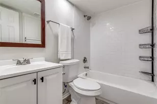 10211 Regal Oaks Dr, Dallas, TX 75230 - Photo 17