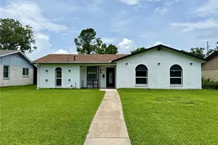 809 Longbeach Dr, Garland, TX 75043 - Photo 1