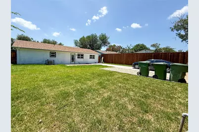 809 Longbeach Drive, Garland, TX 75043 - Photo 15