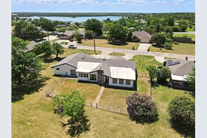 236 Half Moon Way, Runaway Bay, TX 76426 - Photo 35