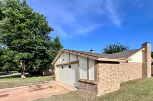 1612 Prince Ct, Benbrook, TX 76126 - Photo 5