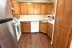 125 Johnson Ave, Burleson, TX 76028 - Photo 5