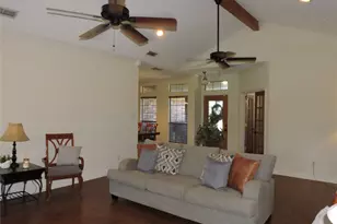 1025 Savannah Ln, Oak Ridge, TX 75142 - Photo 7