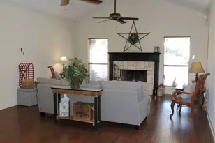 1025 Savannah Ln, Oak Ridge, TX 75142 - Photo 9