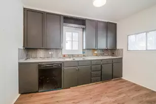 413 S Manson St, Wolfe City, TX 75496 - Photo 7