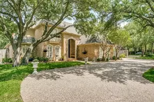 6 Heritage Ct, Grand Prairie, TX 75050 - Photo 3
