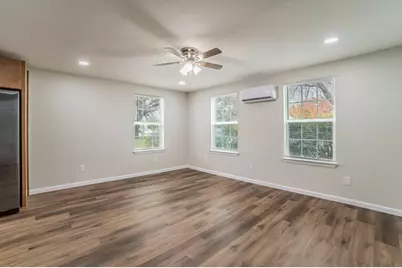 4901 Curzon Avenue #105, Fort Worth, TX 76107 - Photo 5