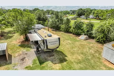 221 Briar Oaks Drive, Azle, TX 76020 - Photo 31