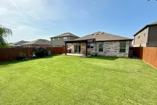 905 Ravenwood Ln, Van Alstyne, TX 75495 - Photo 17