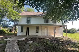 202 Mill St, Valley View, TX 76272 - Photo 3