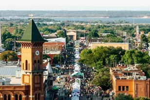 250 E Dallas St, Grapevine, TX 76051 - Photo 27