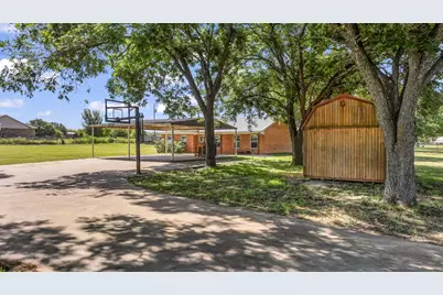 111 Quail Drive, Springtown, TX 76082 - Photo 17