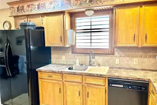 710 S Main St, Tehuacana, TX 76686 - Photo 9