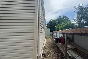 410 N Douglas St, Mart, TX 76664 - Photo 17