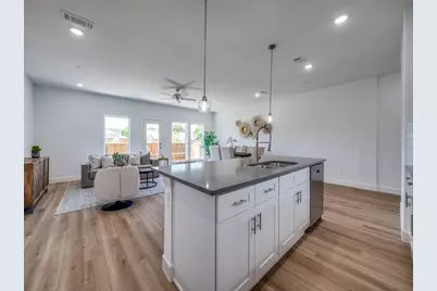 5613 Woodlands Drive, The Colony, TX 75056 - Photo 9