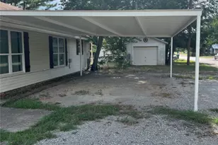 202 S 7th St, Jacksboro, TX 76458 - Photo 3