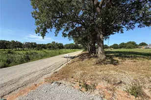 1020 Red Bird Ln, Bowie, TX 76230 - Photo 3