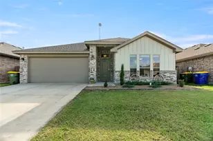 206 Hubbard St, Hillsboro, TX 76645 - Photo 1