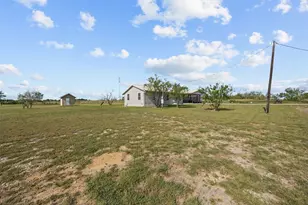 235 Alton Ln, Ennis, TX 75119 - Photo 5