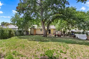 1206 S Edgefield Ave, Dallas, TX 75208 - Photo 11