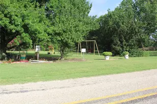 402 Cleveland St, Bailey, TX 75452 - Photo 17